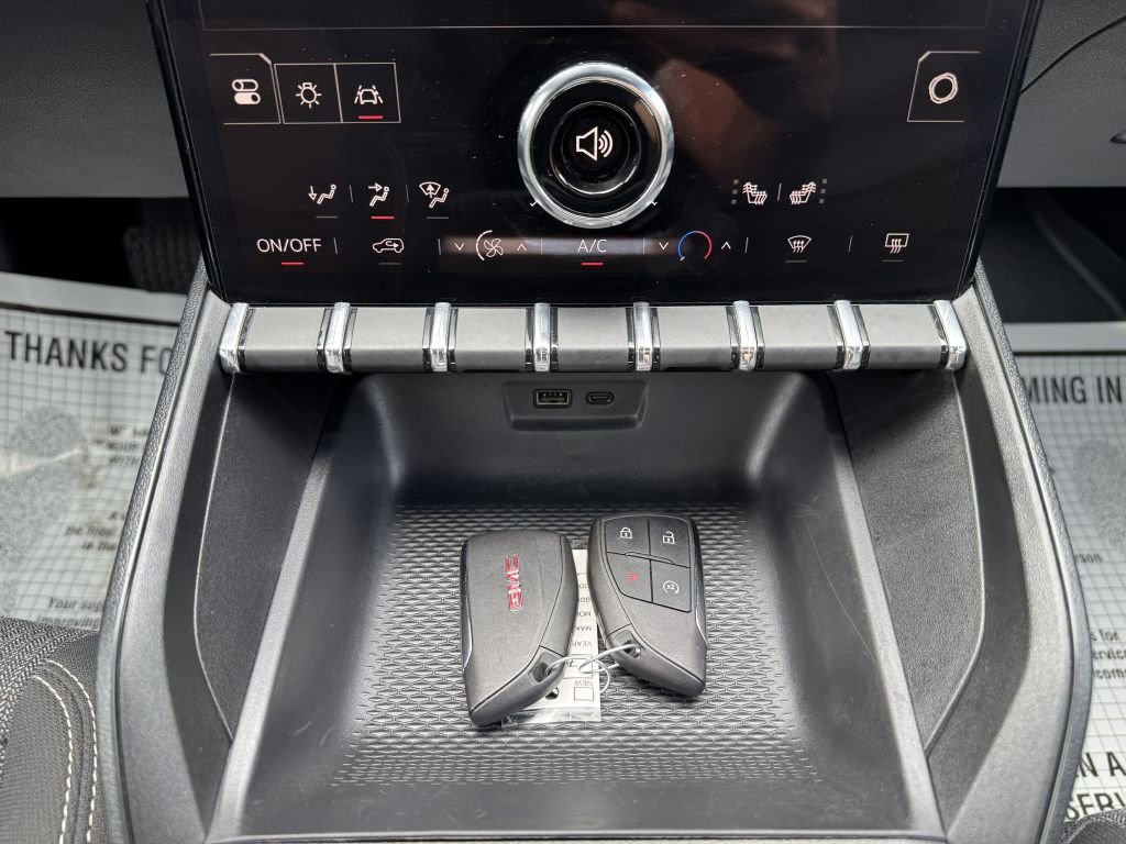 Used 2025 GMC Terrain Elevation image 19