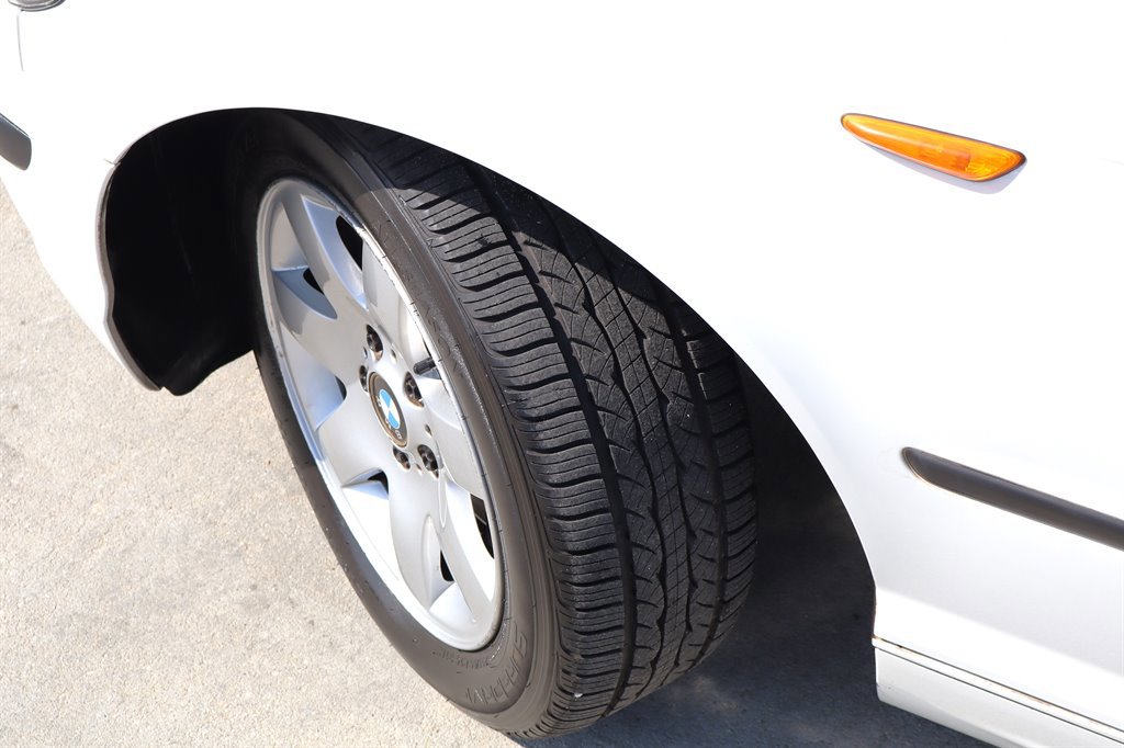 Used 2004 BMW 325i Sedan image 10