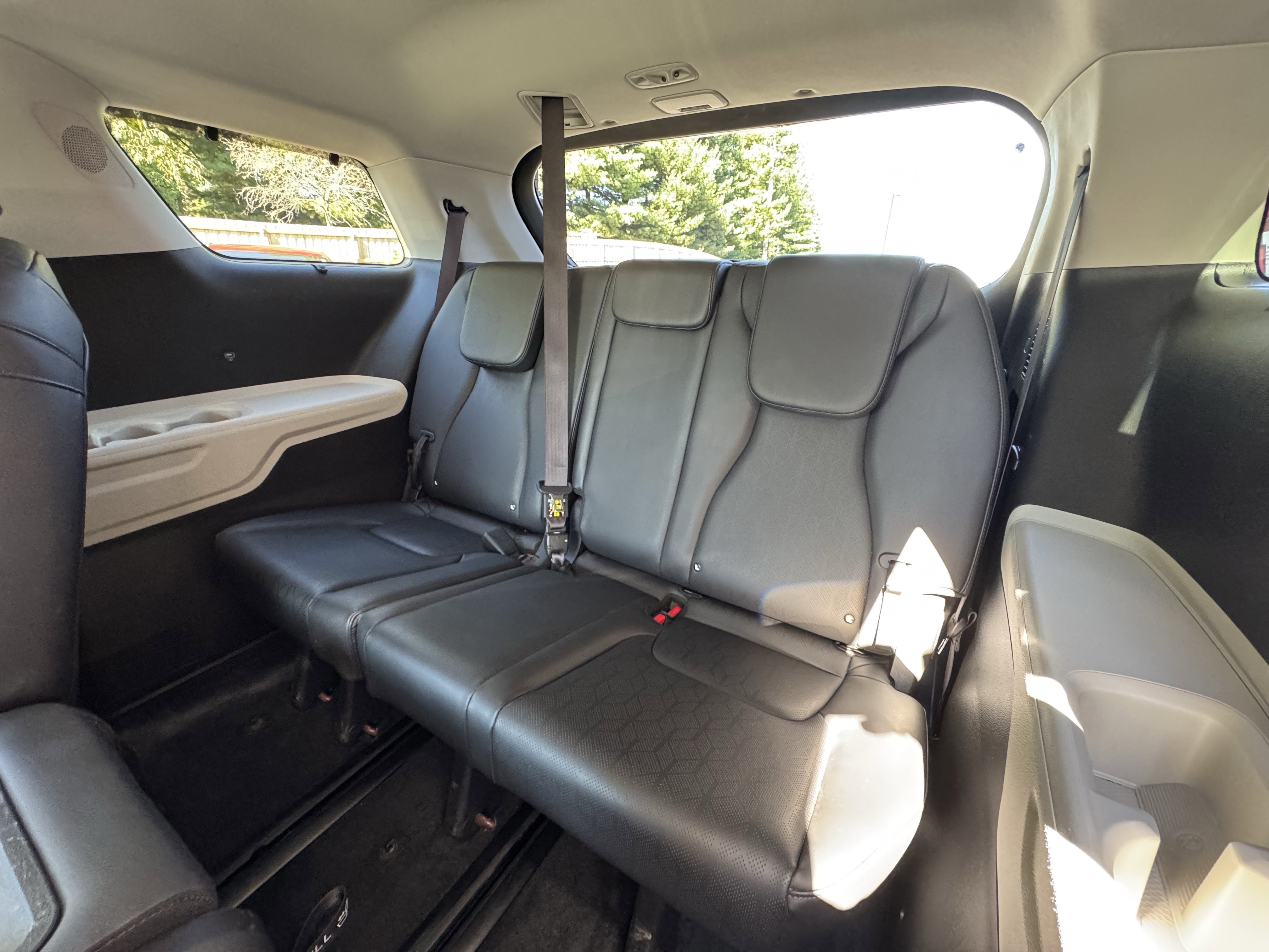 Used 2024 Kia Carnival EX image 21