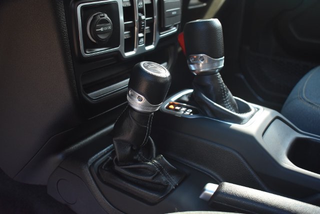 Used 2025 Jeep Gladiator Sport AWD/4WD image 21