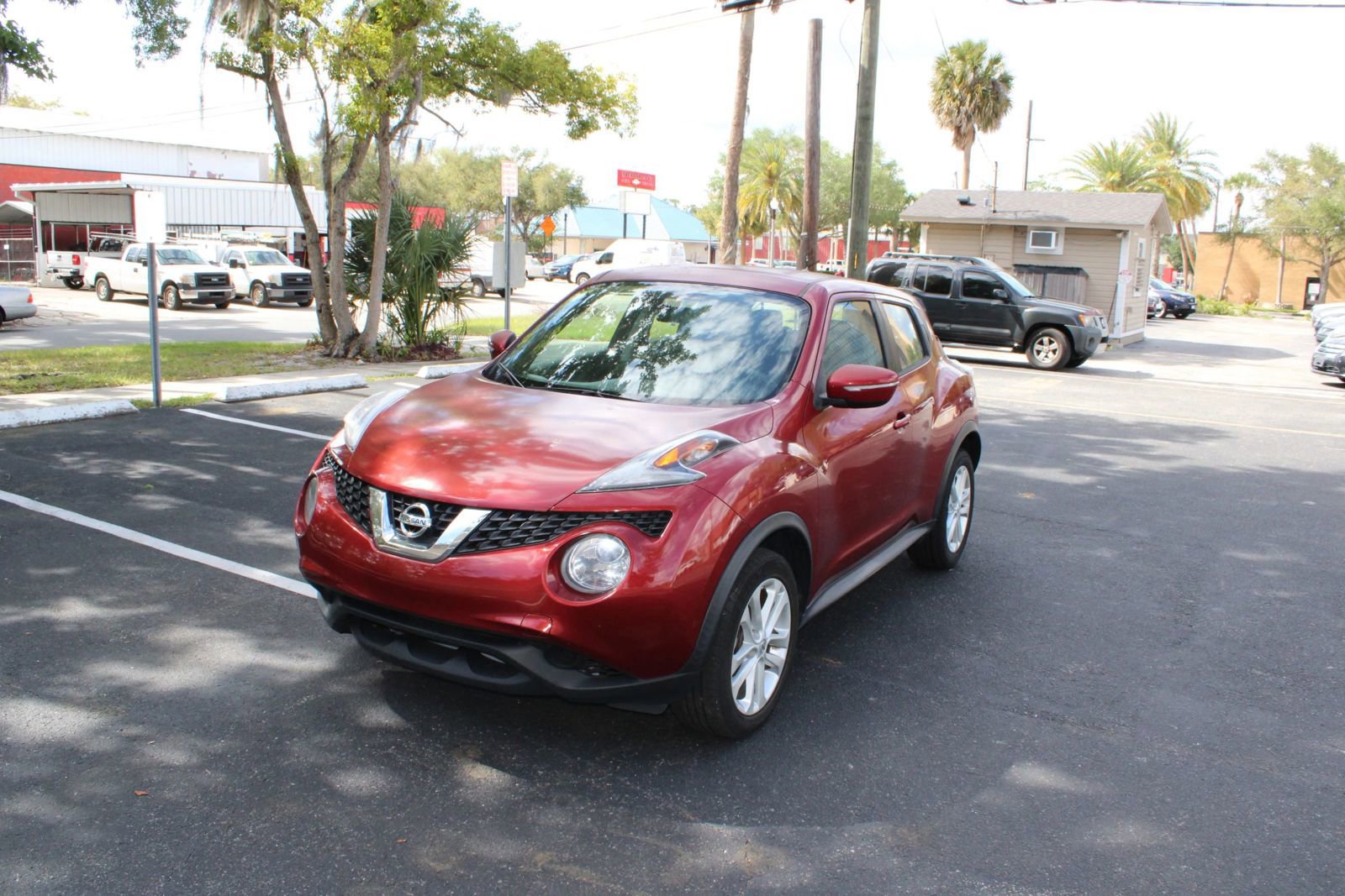 Used 2016 Nissan Juke S FWD image 1
