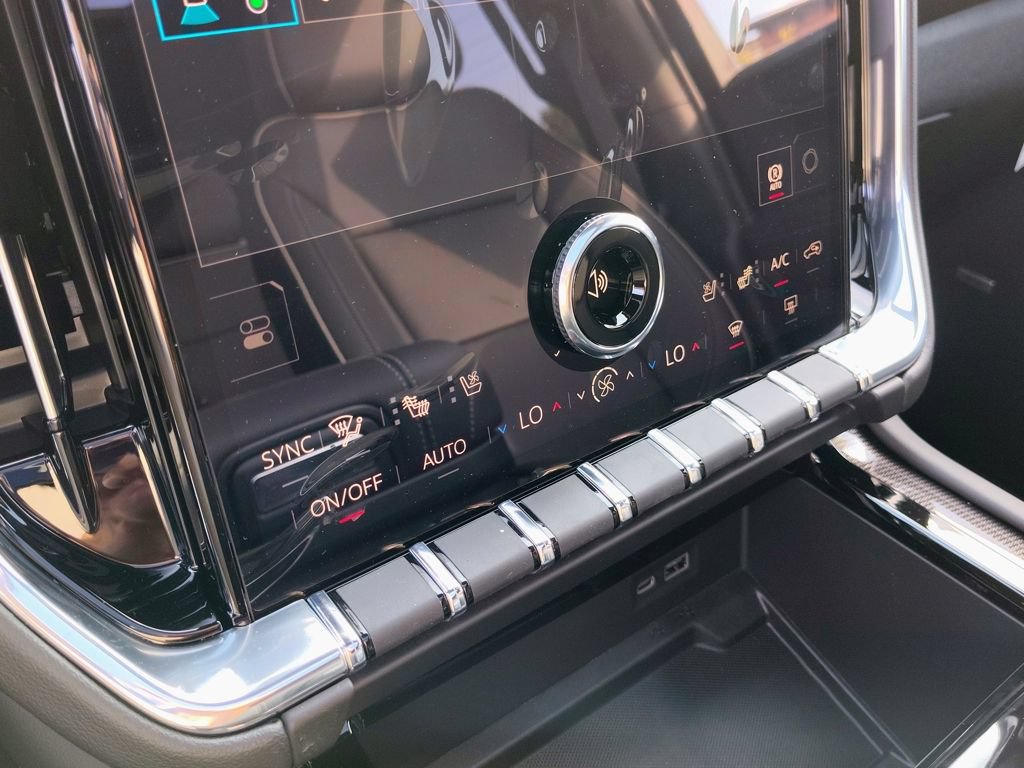 New 2026 GMC Yukon XL Elevation w/ LPO, Elevation Black Package AWD/4WD image 33