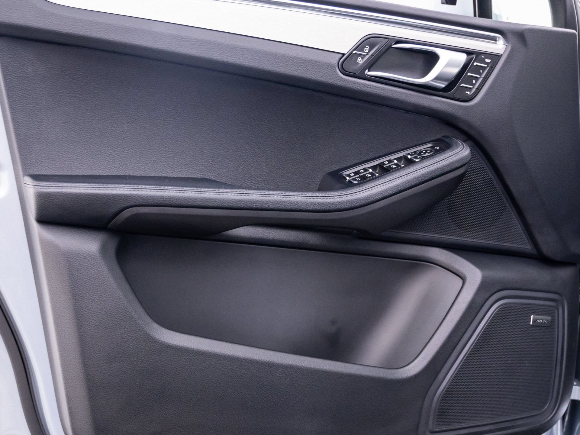 Certified 2026 Porsche Macan AWD/4WD image 14