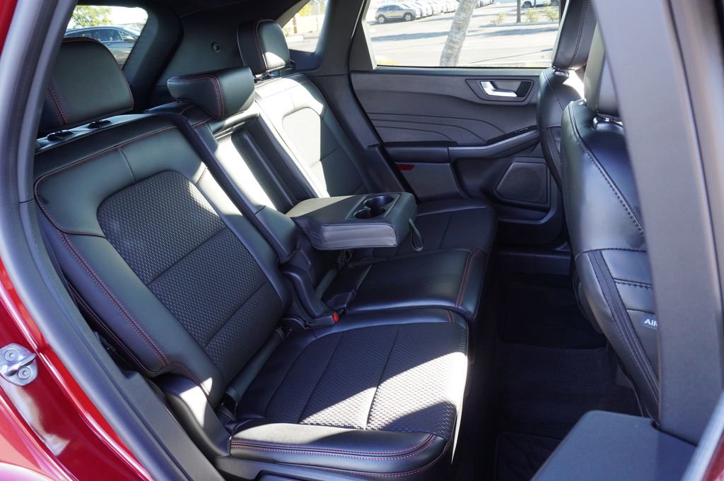 Used 2025 Ford Escape ST-Line w/ Tech Pack #1 image 9