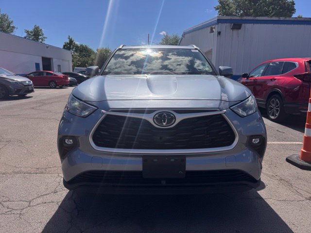 Used 2022 Toyota Highlander XLE AWD/4WD image 5