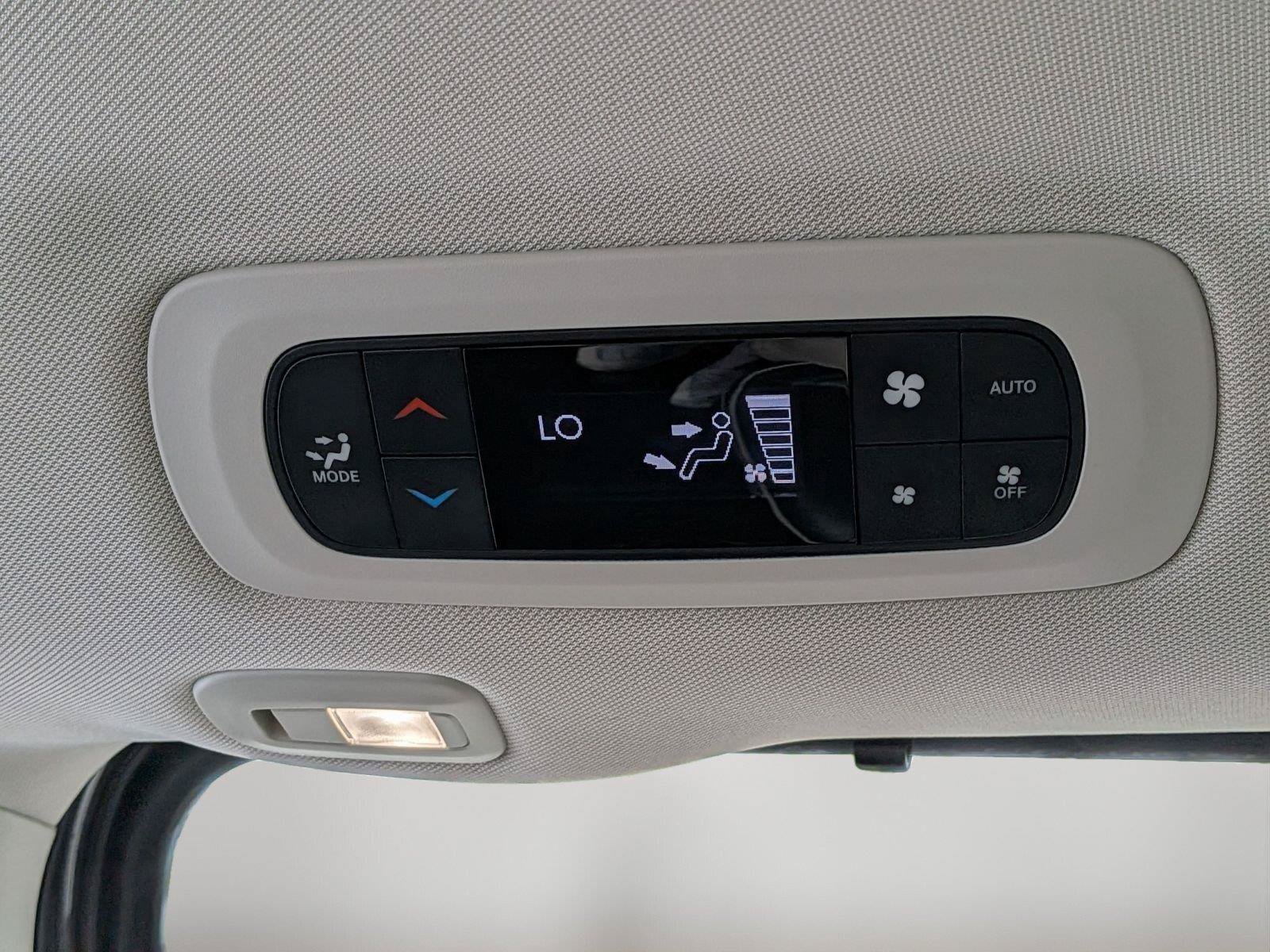 Used 2022 Chrysler Pacifica Limited AWD/4WD image 19