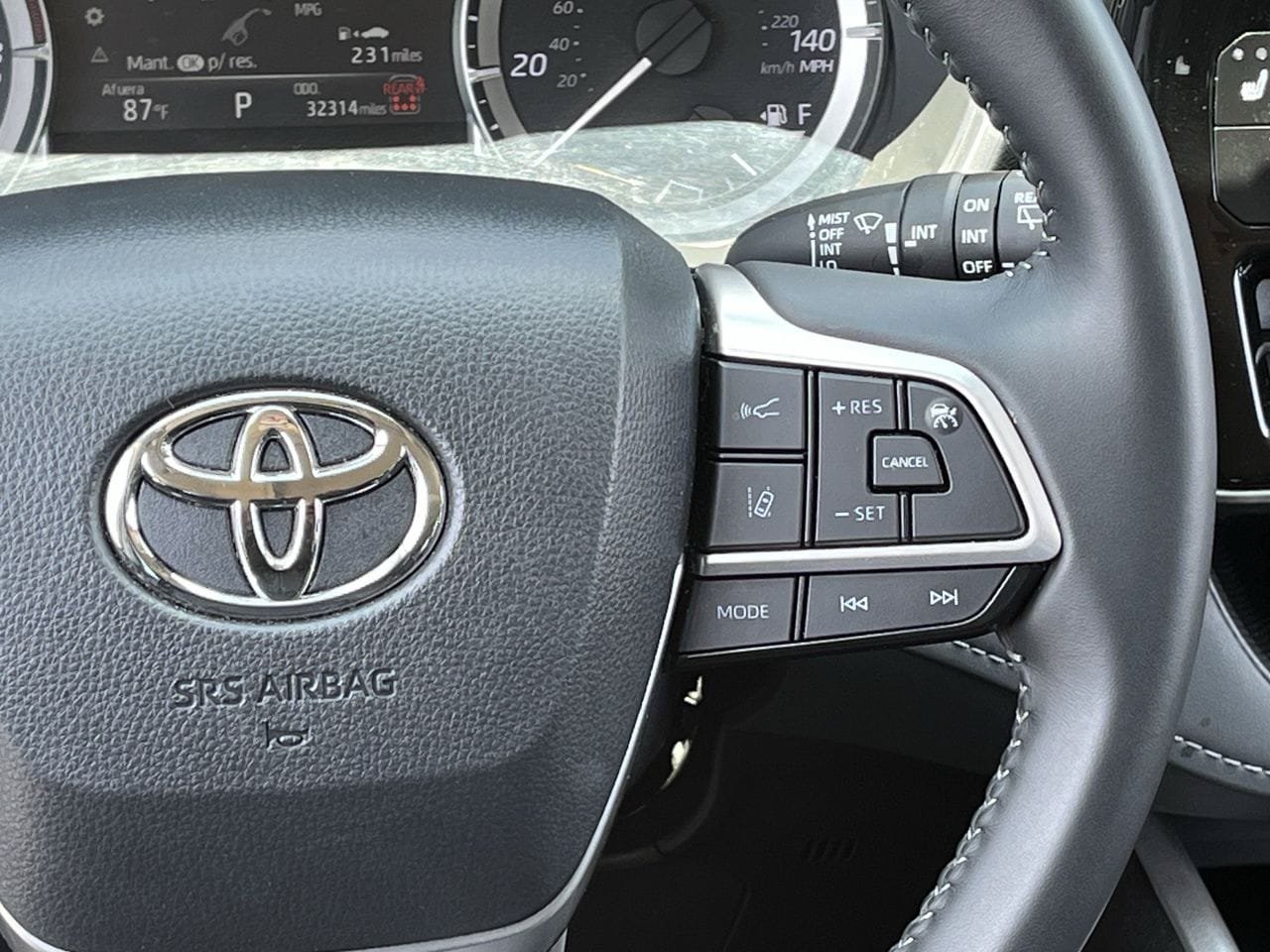 Used 2025 Toyota Highlander XLE AWD/4WD image 14