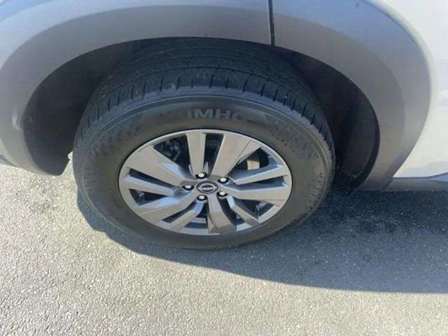 Used 2025 Nissan Pathfinder SV image 22