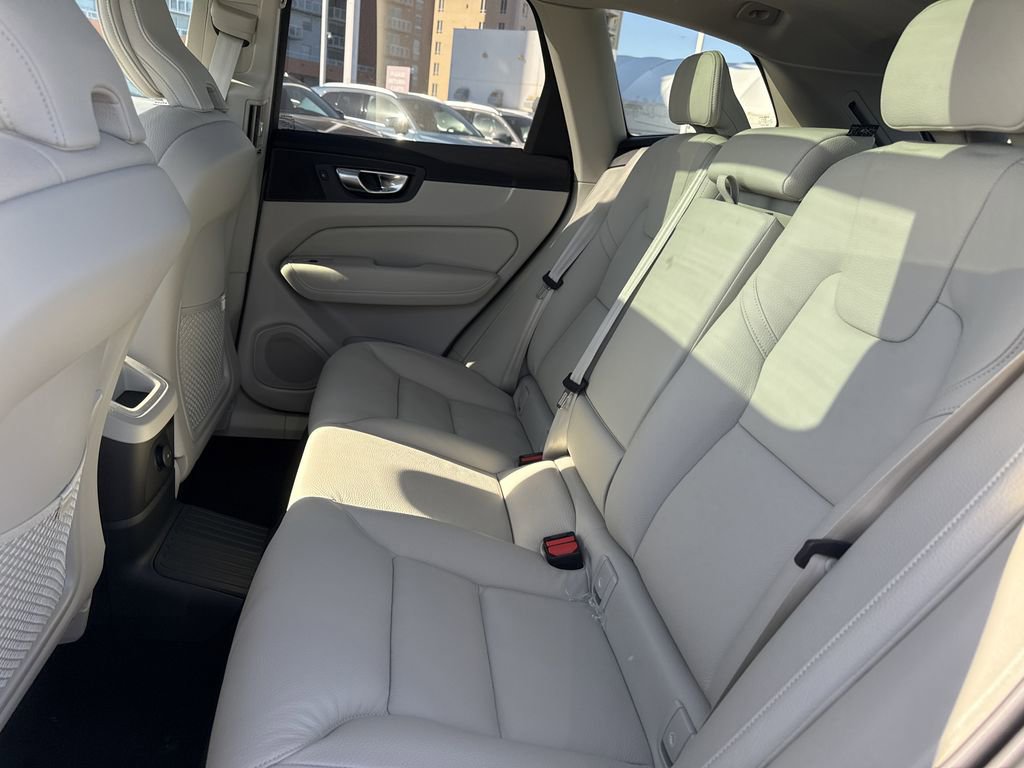 New 2025 Volvo XC60 T8 Plus w/ Protection Package Premier image 6