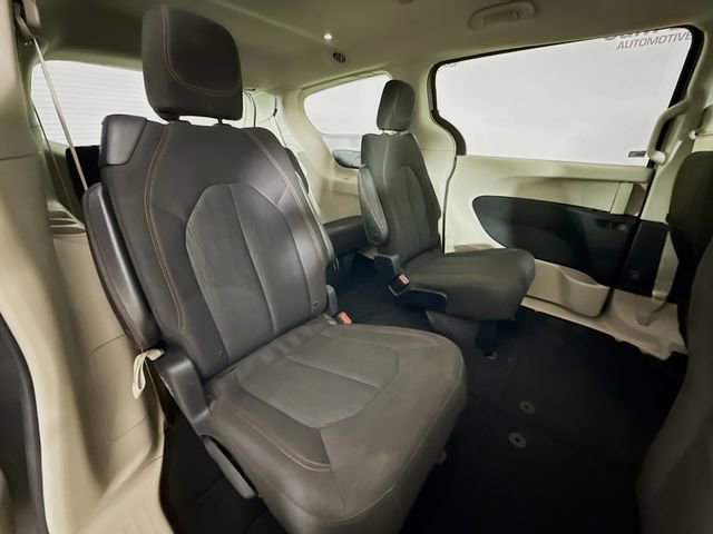 Used 2017 Chrysler Pacifica Touring image 26
