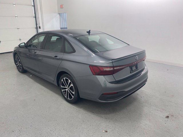 Used 2026 Volkswagen Jetta Sport FWD image 3