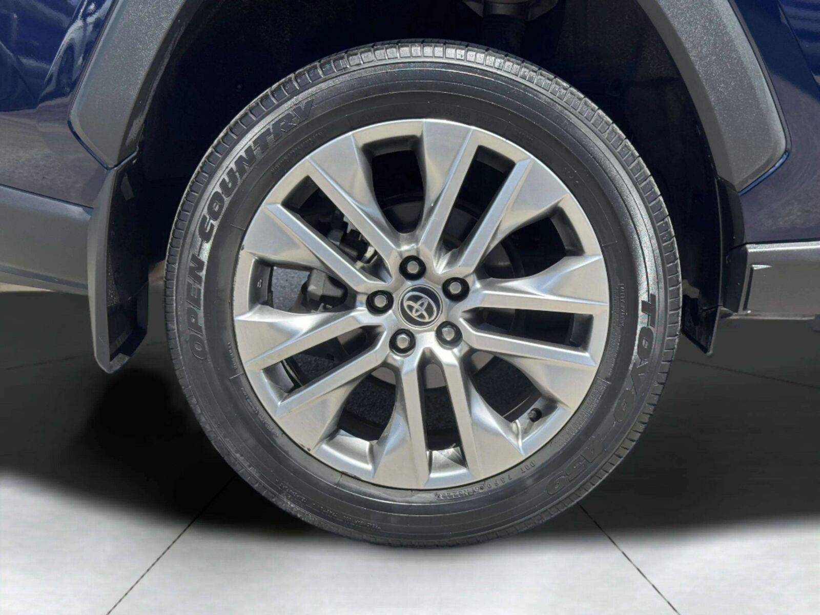 Used 2022 Toyota RAV4 Limited FWD image 68
