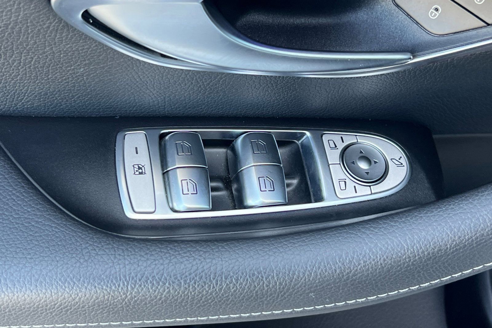 Used 2022 Mercedes-Benz E 350 Sedan image 15