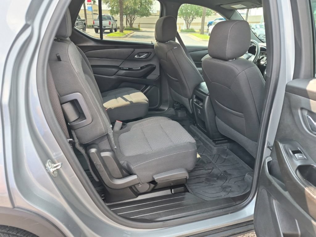 Used 2023 Chevrolet Traverse LT FWD image 21