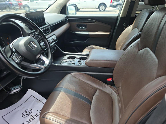 Used 2025 Honda Pilot Elite image 12