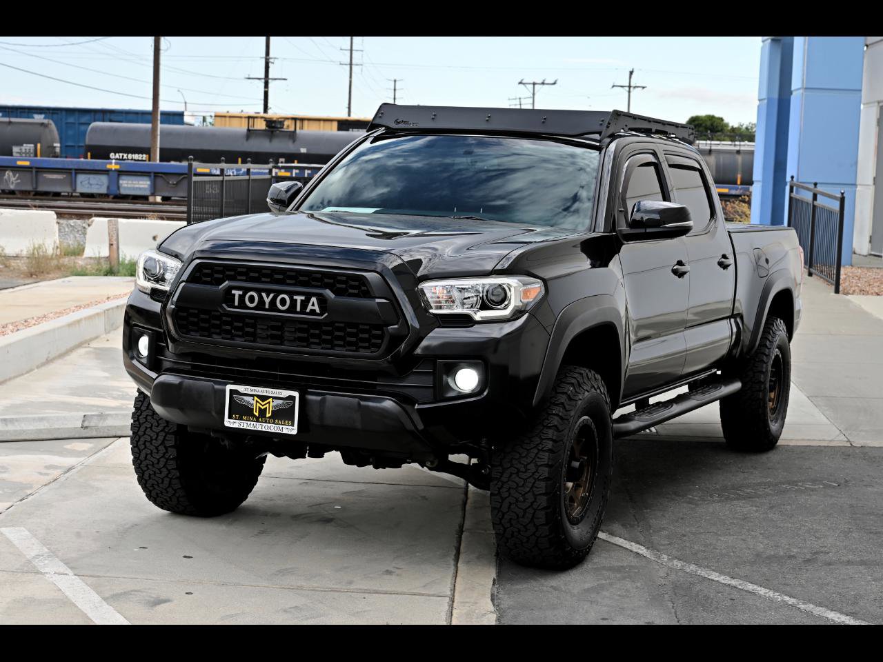 Used 2017 Toyota Tacoma TRD Off-Road image 1