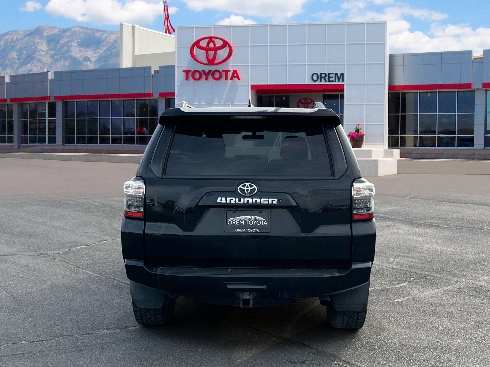 Used 2018 Toyota 4Runner SR5 AWD/4WD image 4