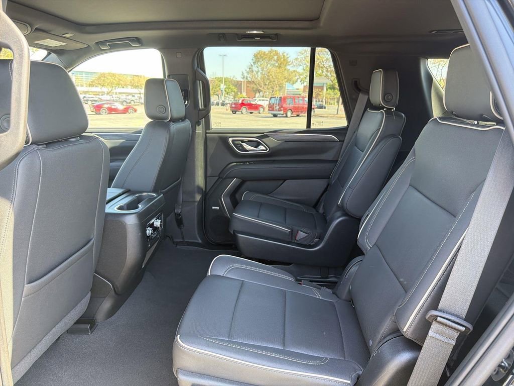Used 2023 GMC Yukon SLT w/ SLT Premium Package image 26
