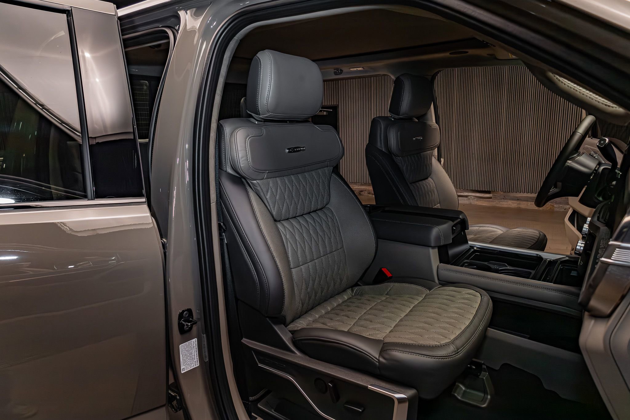 Used 2026 Ford F450 Platinum w/ Platinum Plus Package image 33