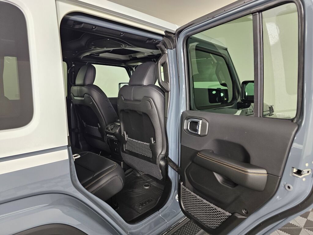 New 2026 Jeep Wrangler Unlimited Sahara w/ Whitecap Package AWD/4WD image 34