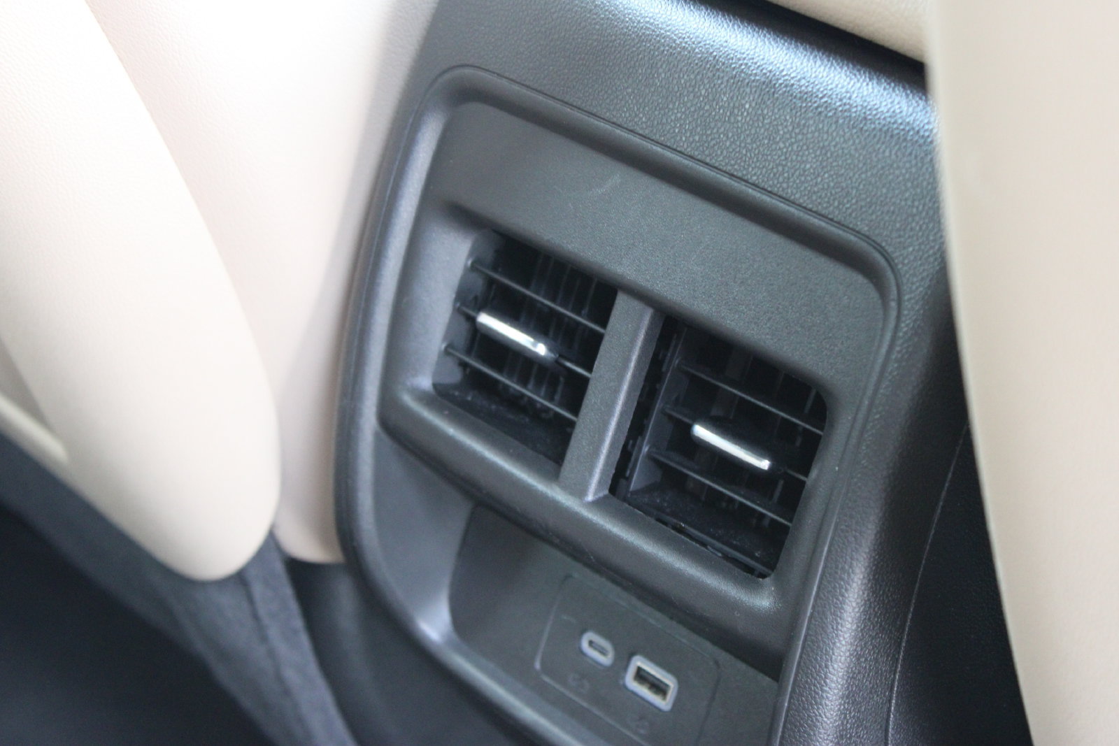 Used 2025 Cadillac XT4 Premium Luxury FWD image 27