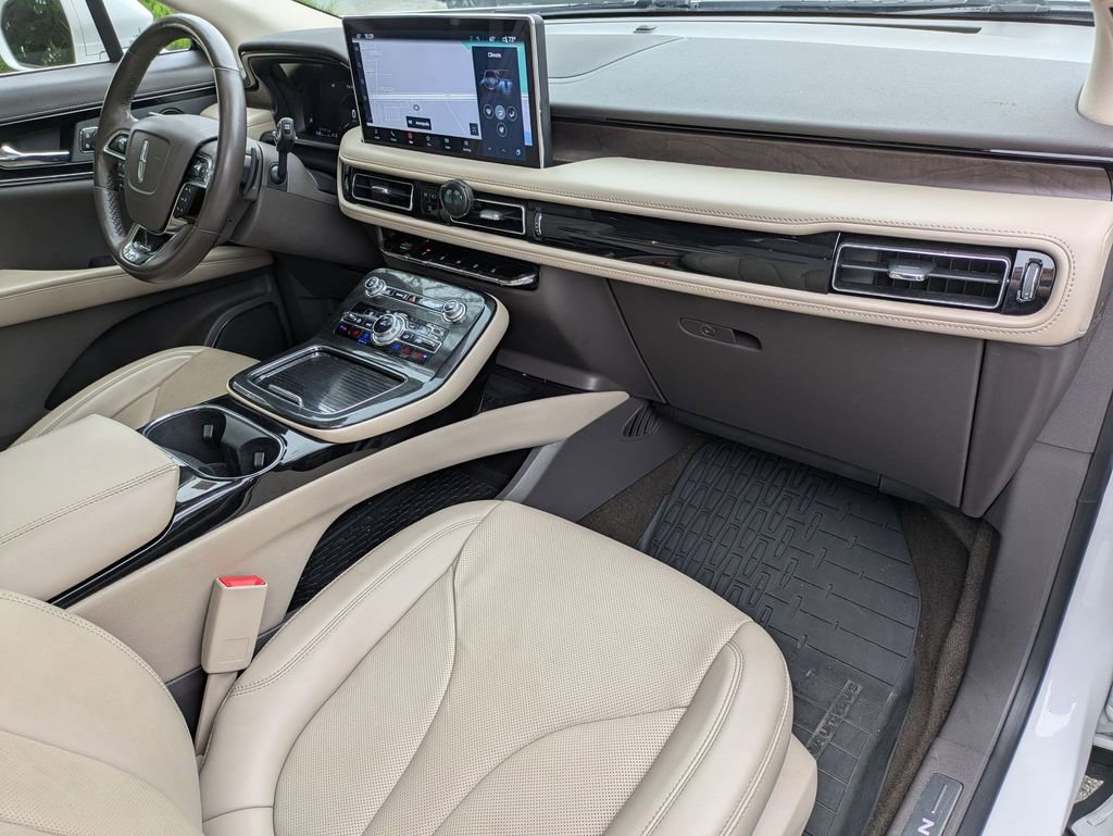 Used 2023 Lincoln Nautilus Reserve w/ Luxury Package image 30