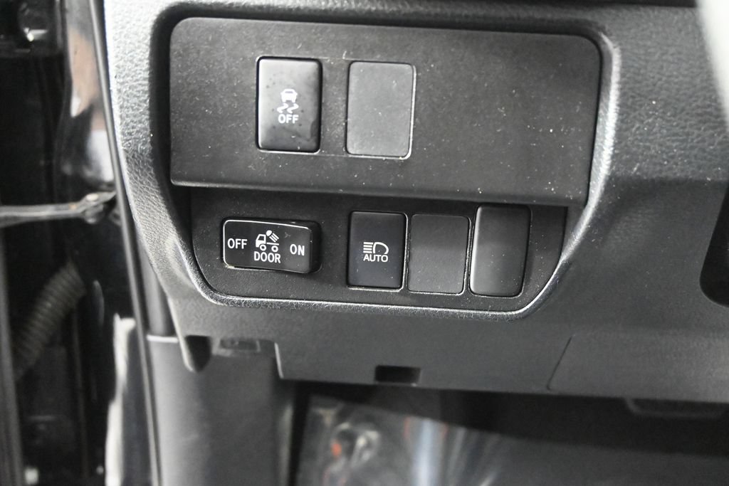 Used 2020 Toyota Tacoma SR5 AWD/4WD image 23
