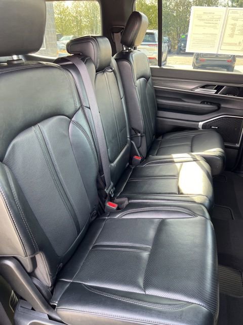 Certified 2024 Jeep Wagoneer Series II w/ Flexible Seating Group AWD/4WD image 15