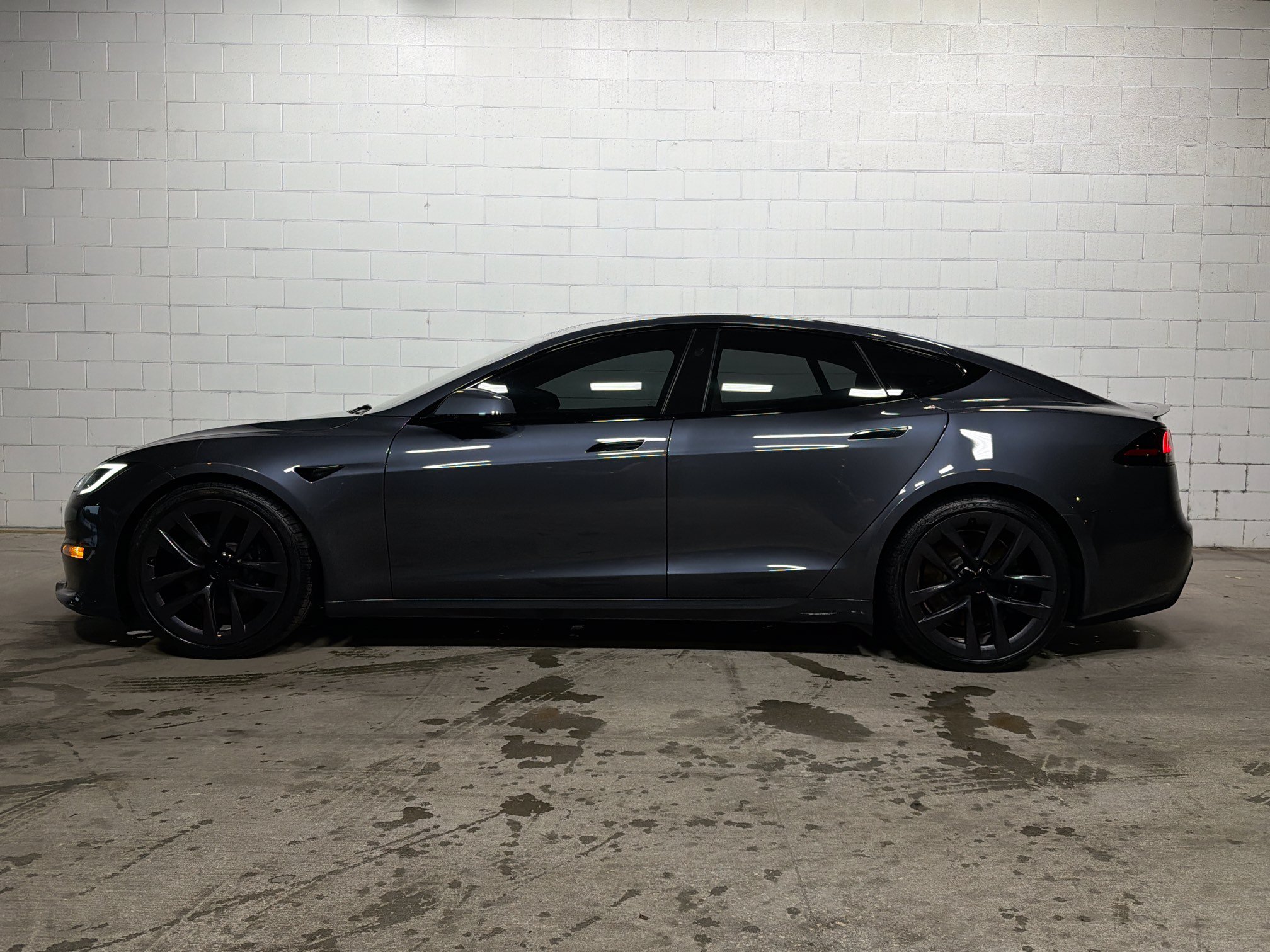 Used 2022 Tesla Model S Plaid AWD/4WD image 2