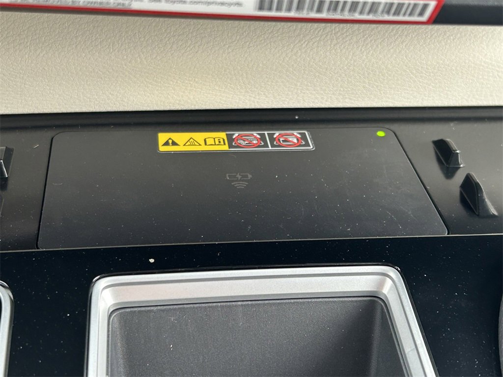 Used 2026 Toyota Sienna Limited image 38