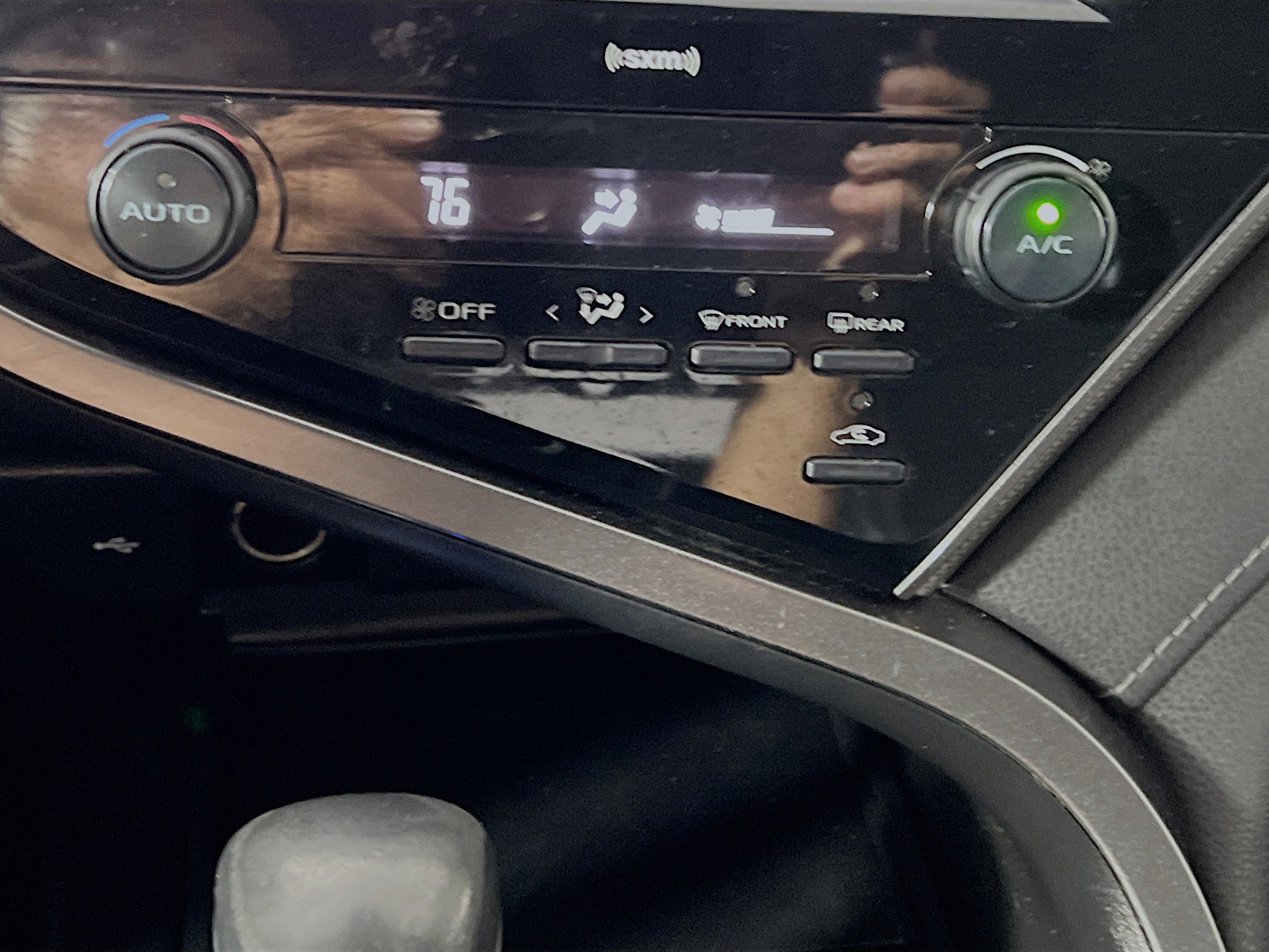 Used 2020 Toyota Camry SE image 25