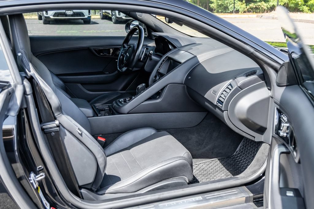 Used 2018 Jaguar F-TYPE R AWD/4WD image 17