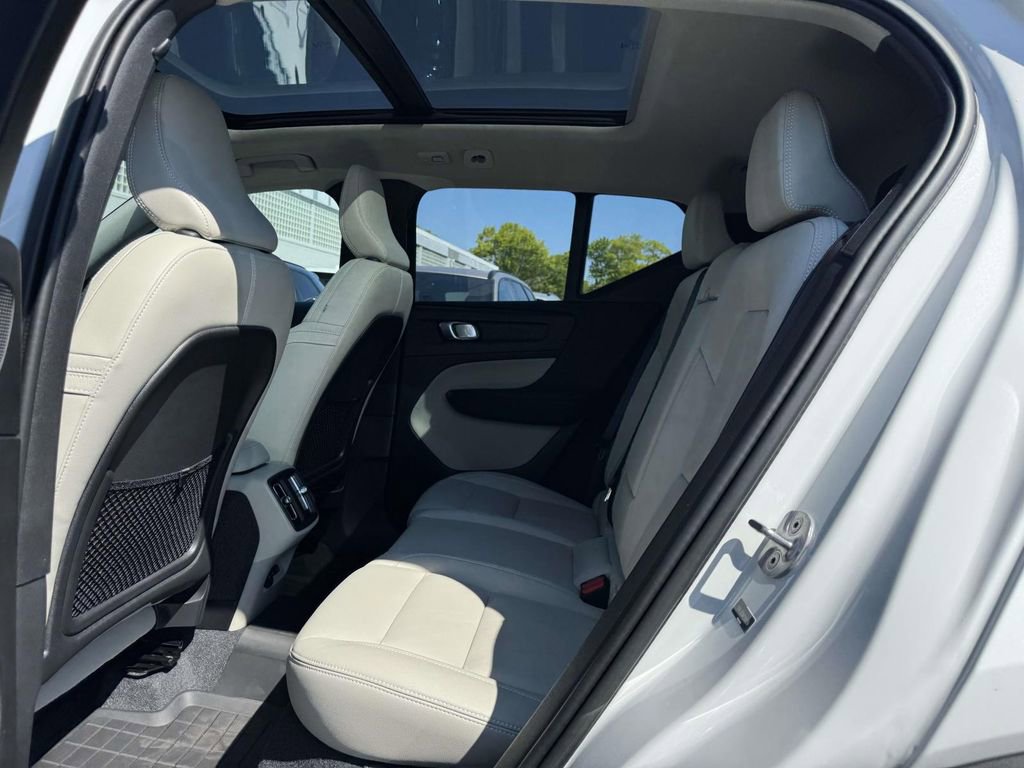 Used 2023 Volvo XC40 B5 Ultimate w/ Climate Package AWD/4WD image 12