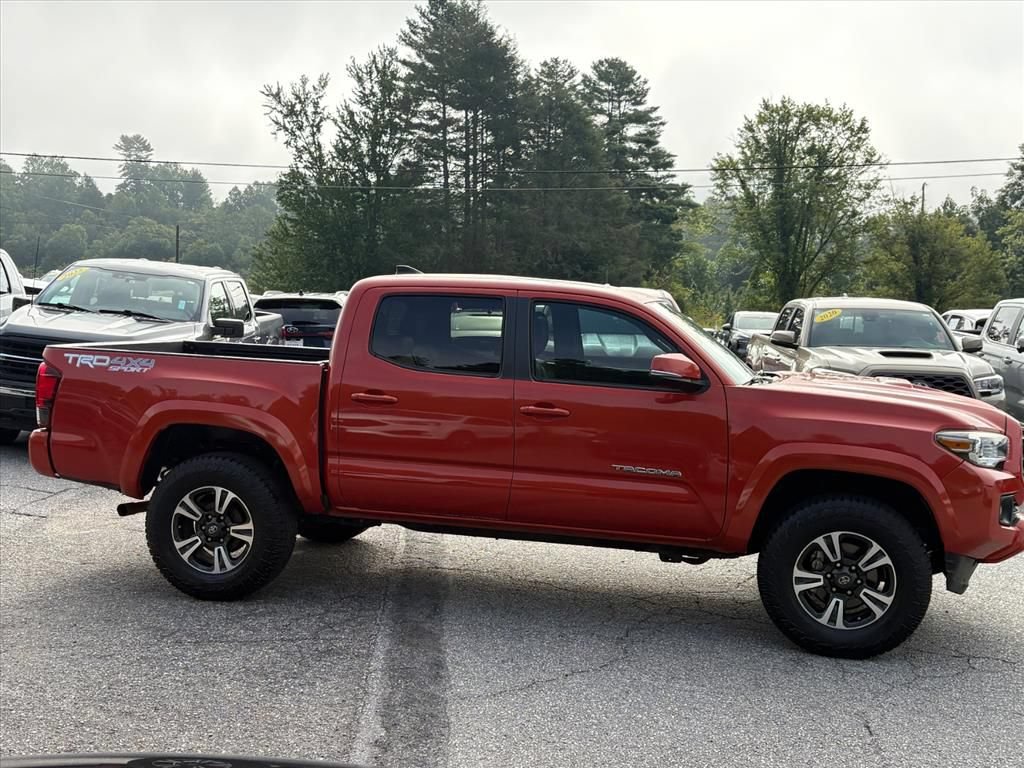 Used 2018 Toyota Tacoma TRD Sport AWD/4WD image 3