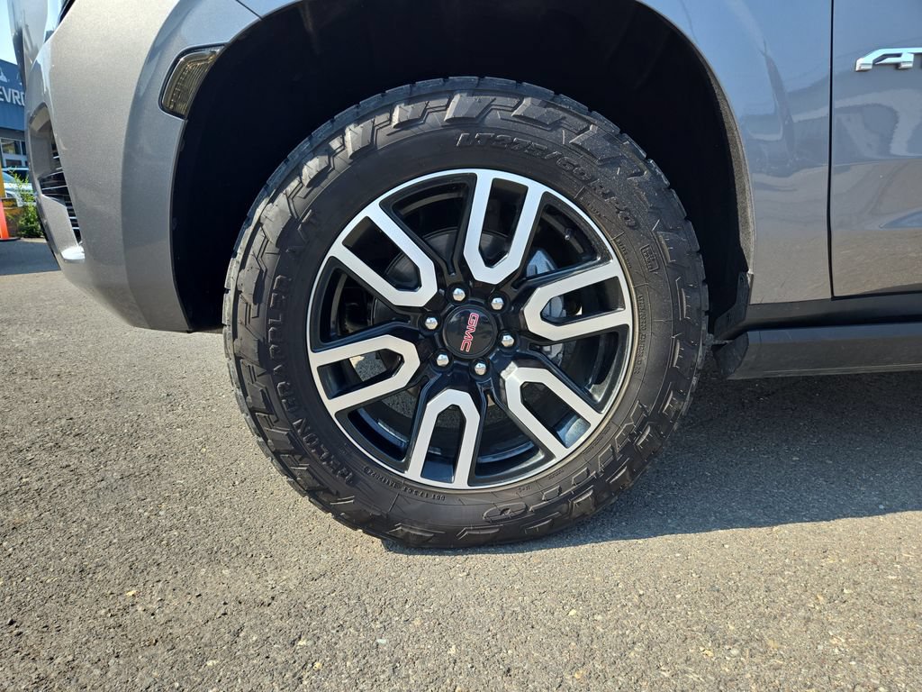 Used 2021 GMC Yukon AT4 w/ AT4 Premium Package AWD/4WD image 10