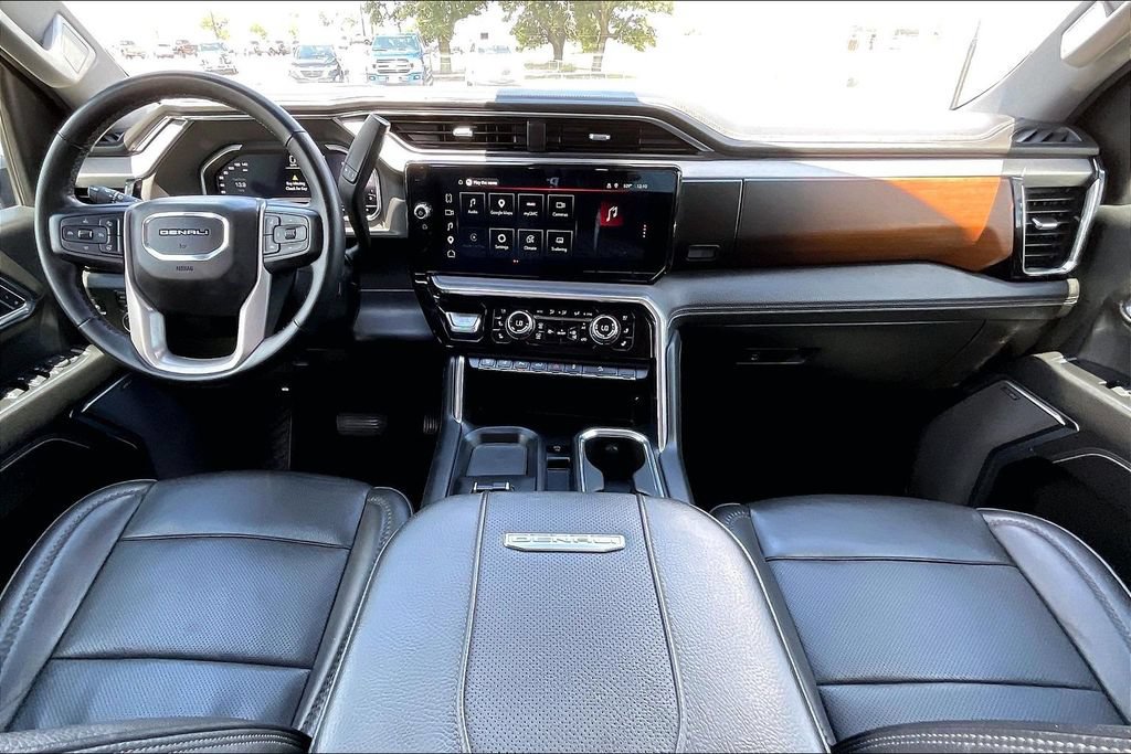 Used 2024 GMC Sierra 3500 Denali w/ Denali Reserve Package AWD/4WD image 7