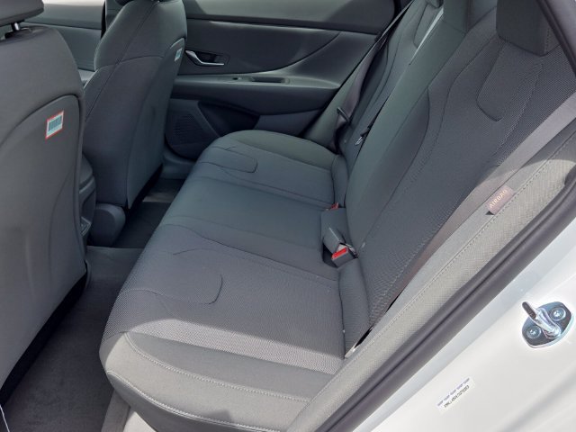 New 2026 Hyundai Elantra SE FWD image 6