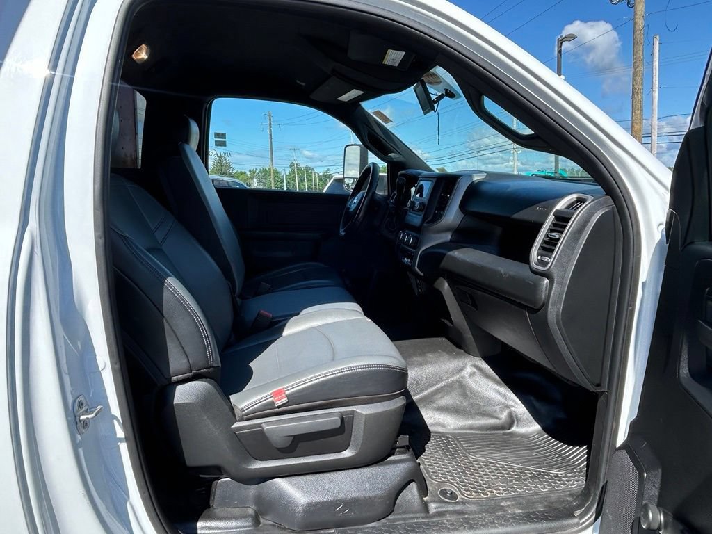 Used 2021 RAM 5500 Tradesman RWD image 31