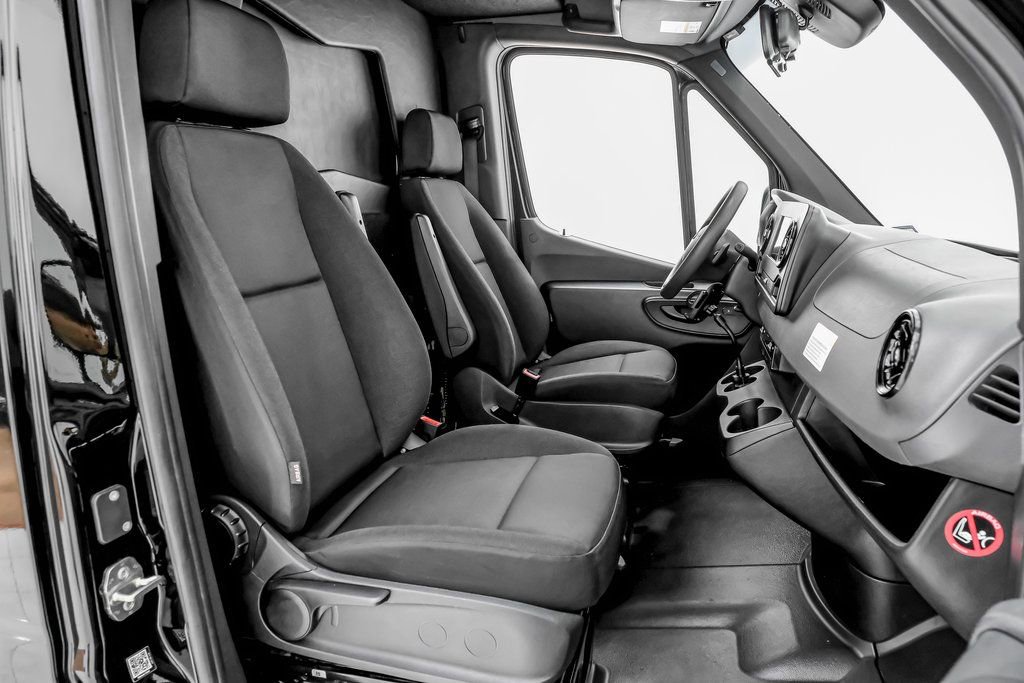 Used 2024 Mercedes-Benz Sprinter 3500 image 28