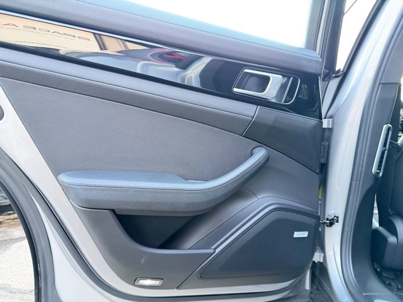 Used 2018 Porsche Panamera 4 w/ Premium Package image 14