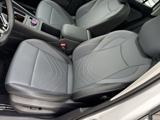 Certified 2025 Volkswagen Tiguan SE image 19