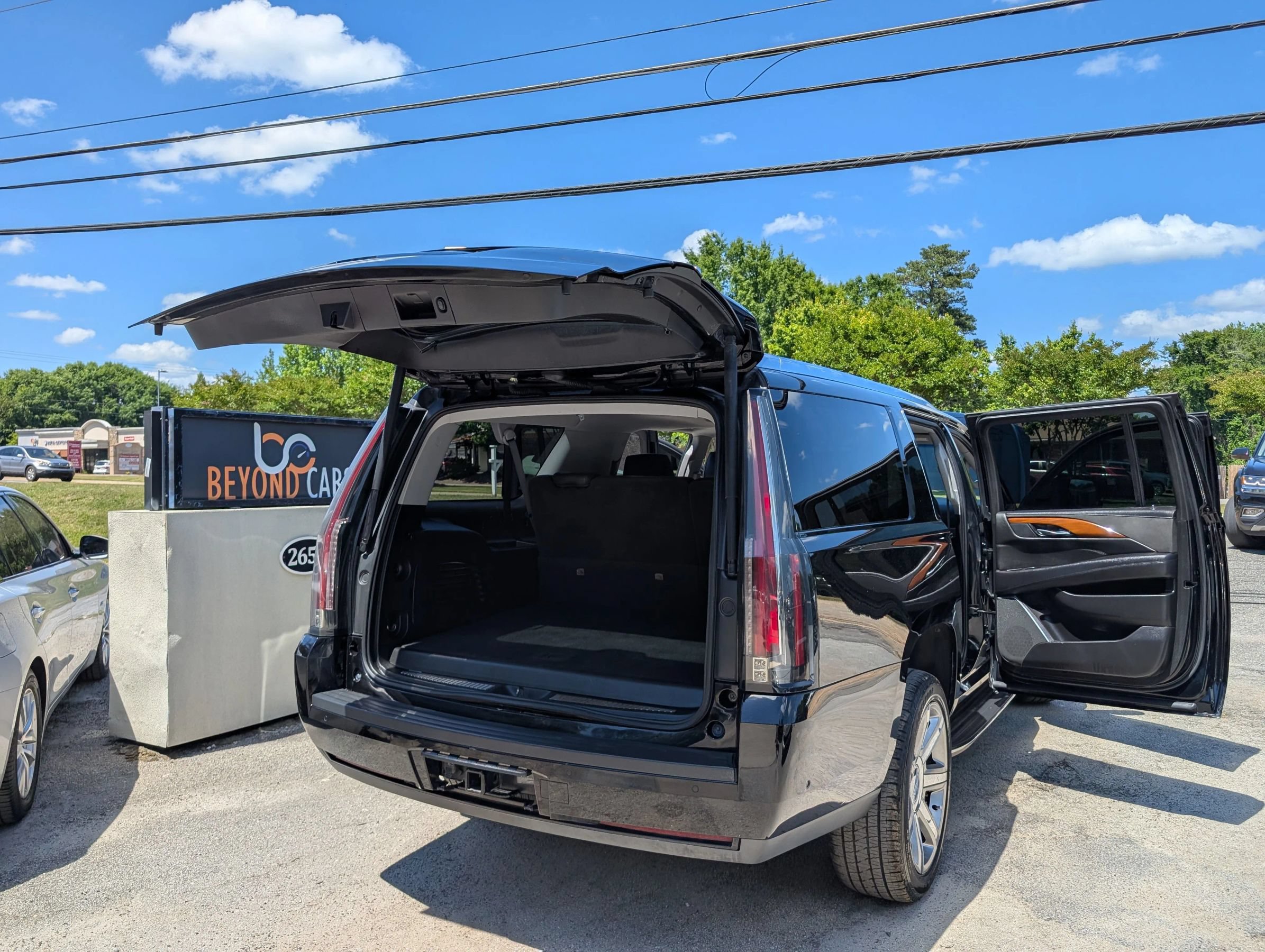 Used 2018 Cadillac Escalade ESV Luxury RWD image 17