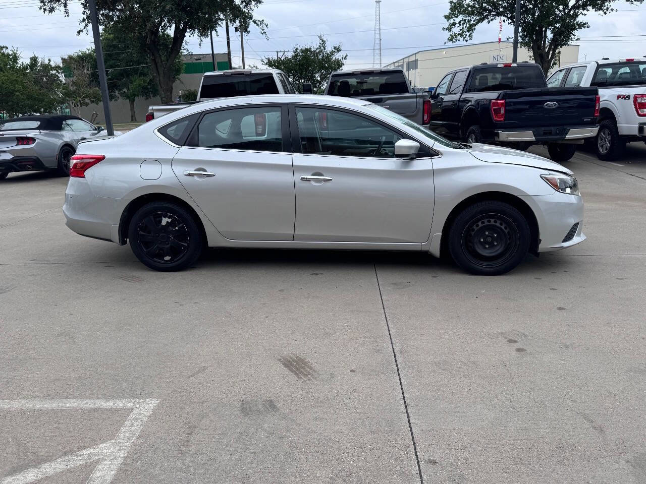 Used 2019 Nissan Sentra S FWD image 4
