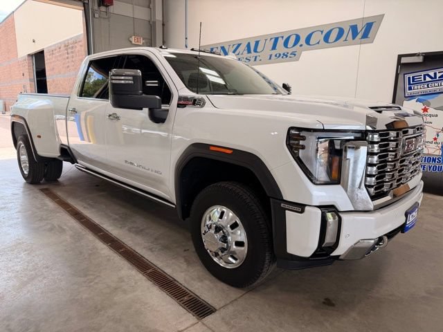 Used 2025 GMC Sierra 3500 Denali w/ Denali Reserve Package AWD/4WD image 2