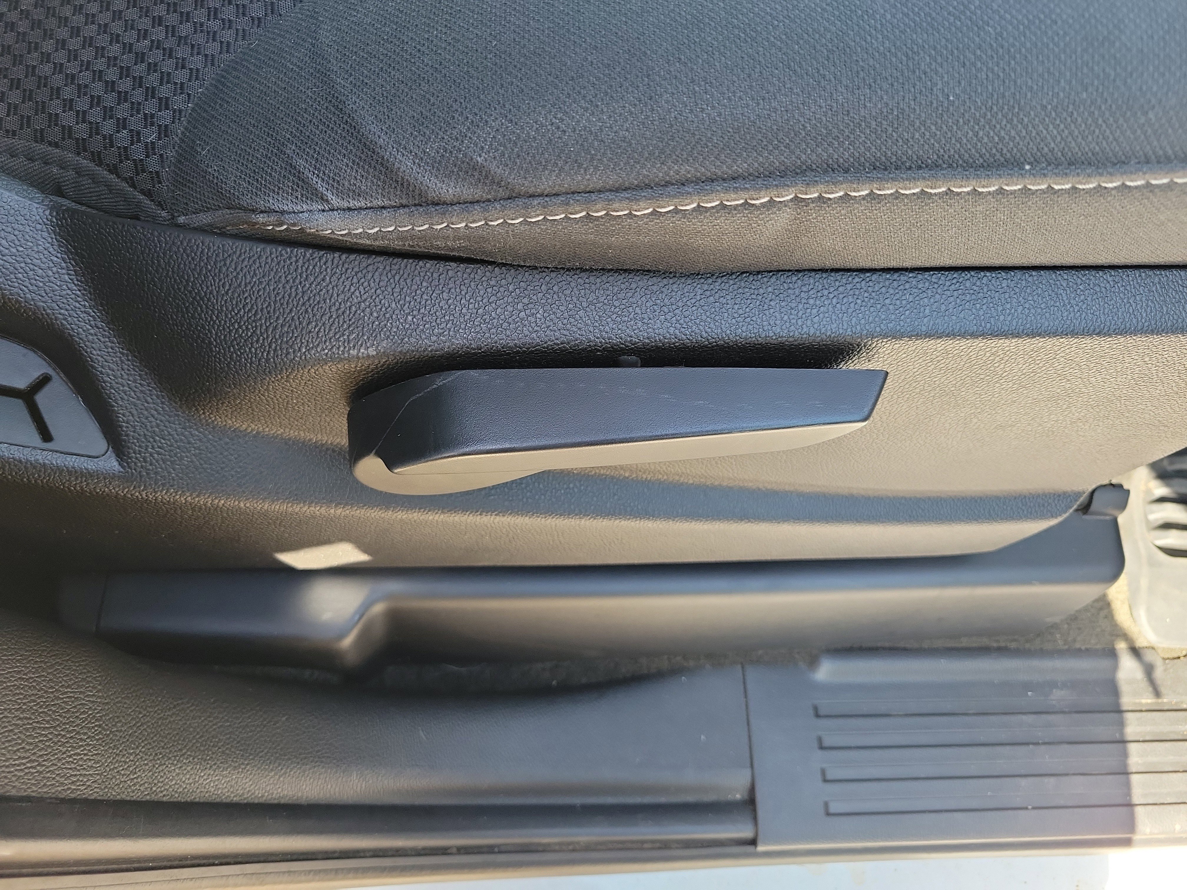 Used 2015 GMC Sierra 1500 SLE w/ SLE Value Package image 9