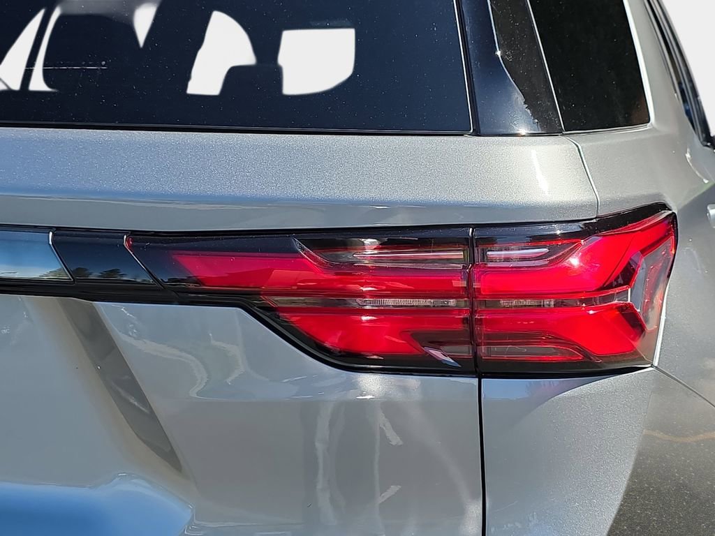 Used 2023 Chevrolet Traverse RS w/ LPO, Floor Liner Package AWD/4WD image 40