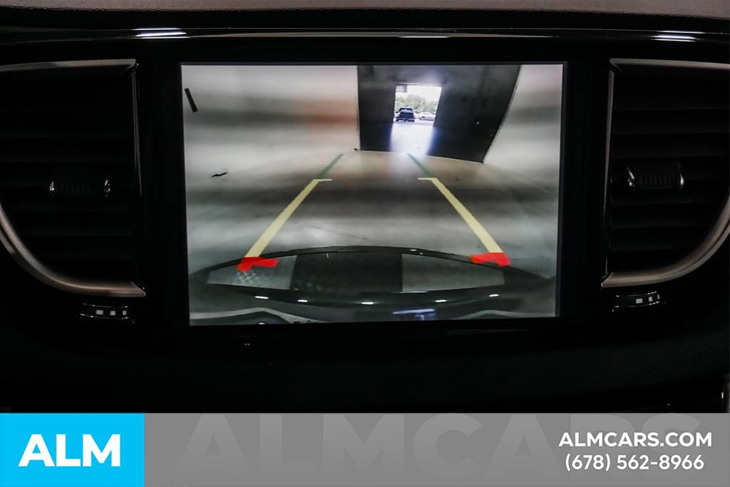 Used 2023 Chrysler Pacifica Touring-L FWD image 34