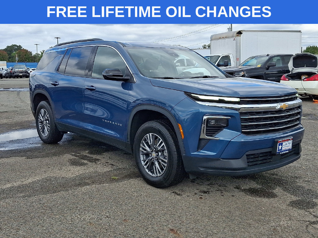 Used 2025 Chevrolet Traverse LT AWD/4WD image 1