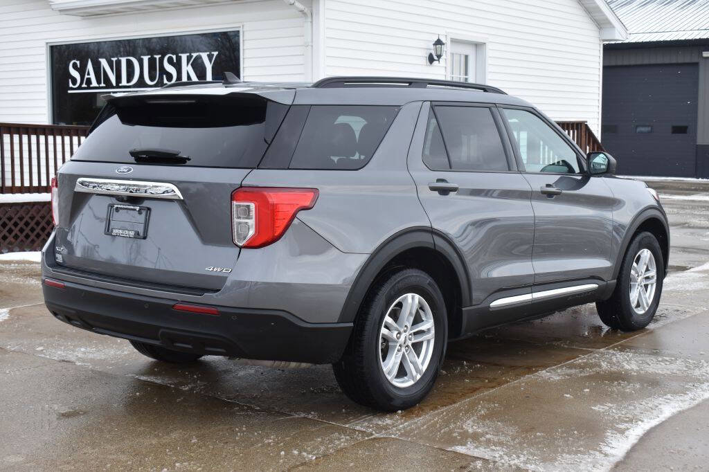 Used 2022 Ford Explorer XLT image 3