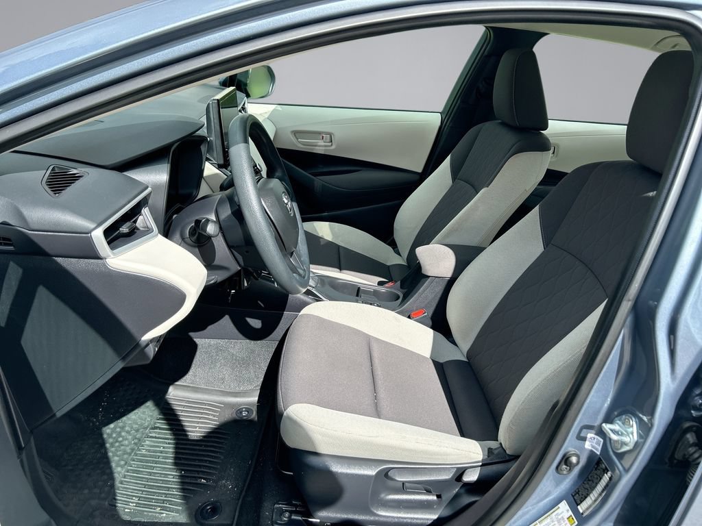 Used 2025 Toyota Corolla LE FWD image 11